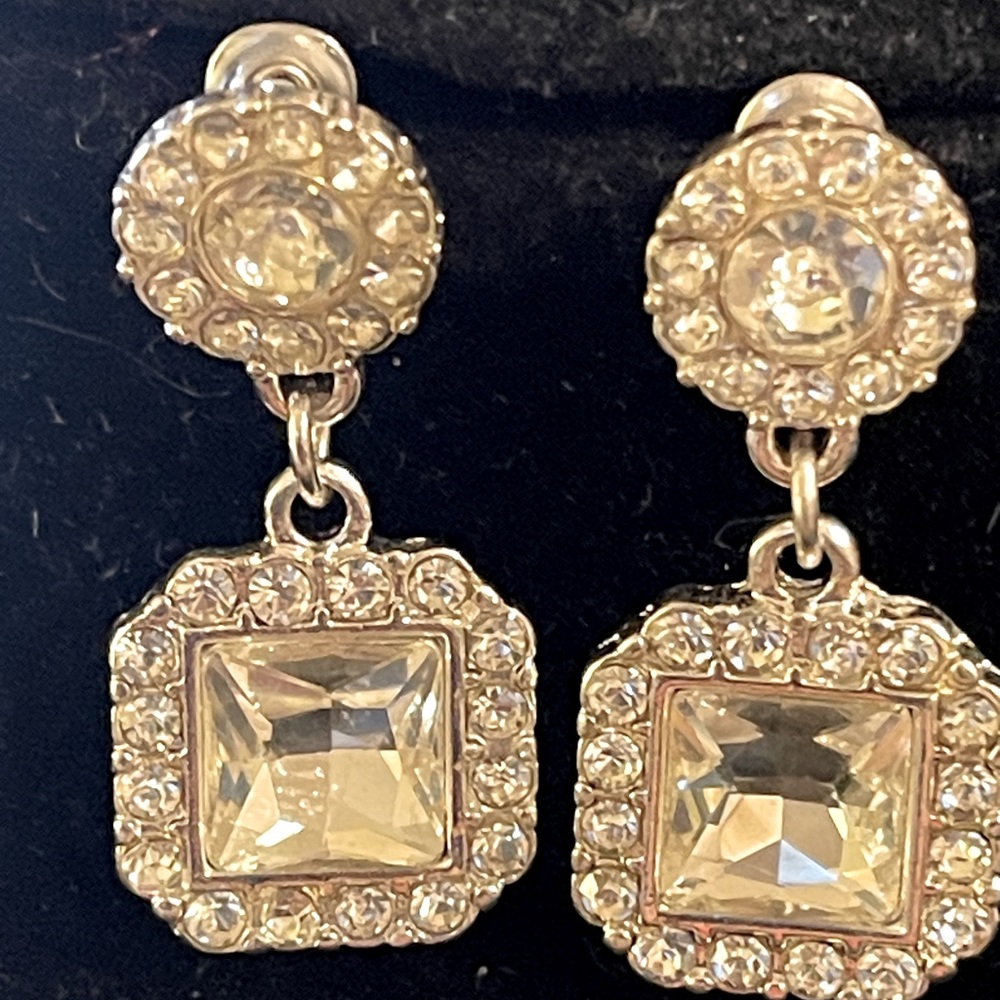 Gorgeous Simulated Diamond Dangling Earrings Perf… - image 1